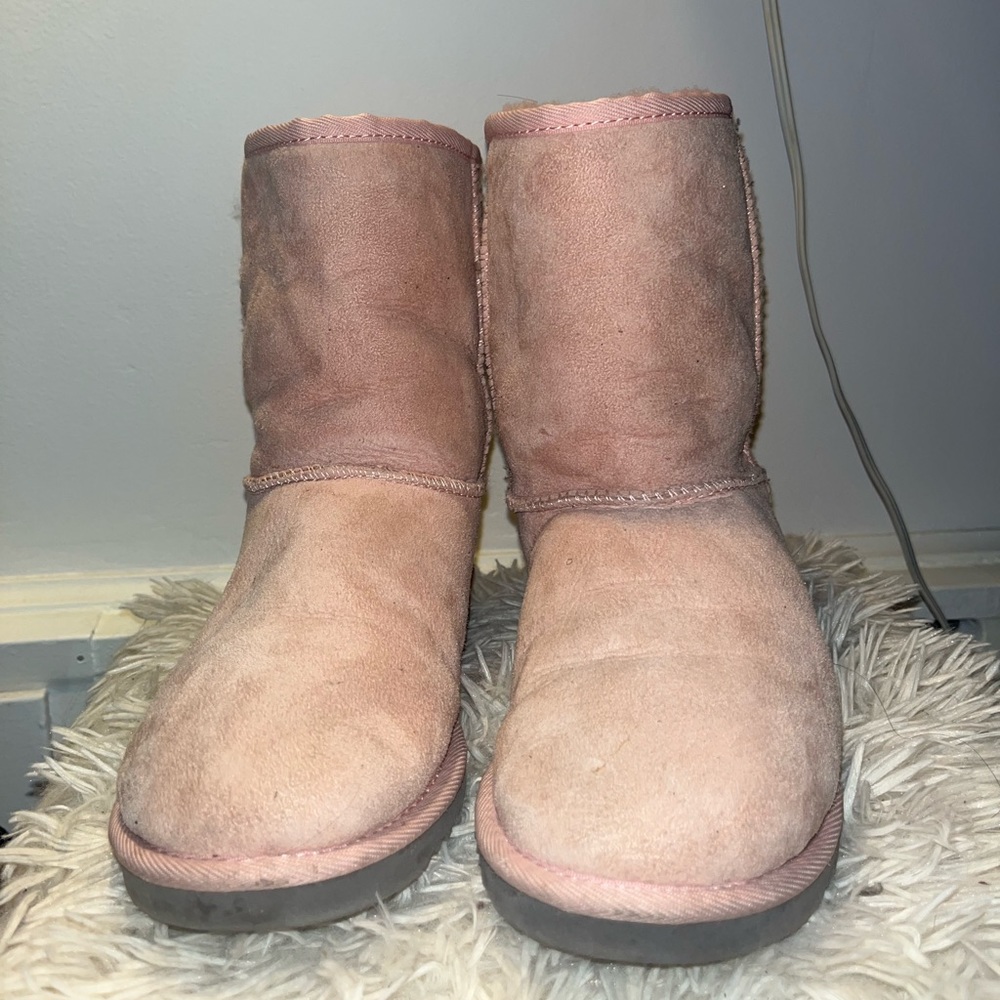 Womens pink uggs